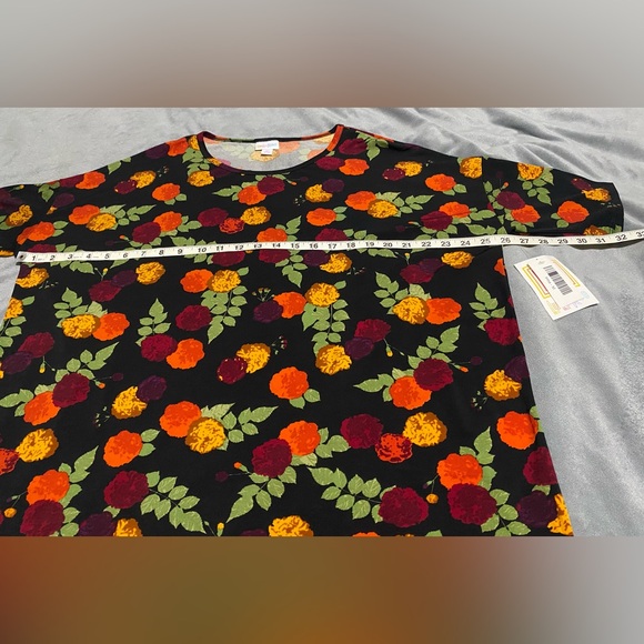 OVERSIZED C PICS CLOSET CLEAR OUT ON ALL LULAROE MAKE AN OFFER BUNDLE NWT MEDIUM - Picture 7 of 11